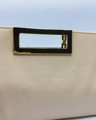 Women Branded American original purses and clutches for less at herz.pk