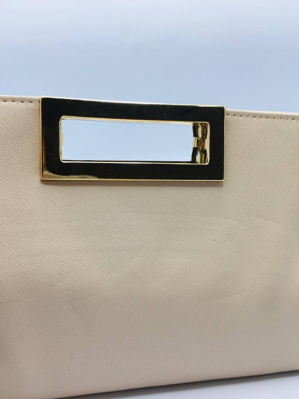 Women Branded American original purses and clutches for less at herz.pk